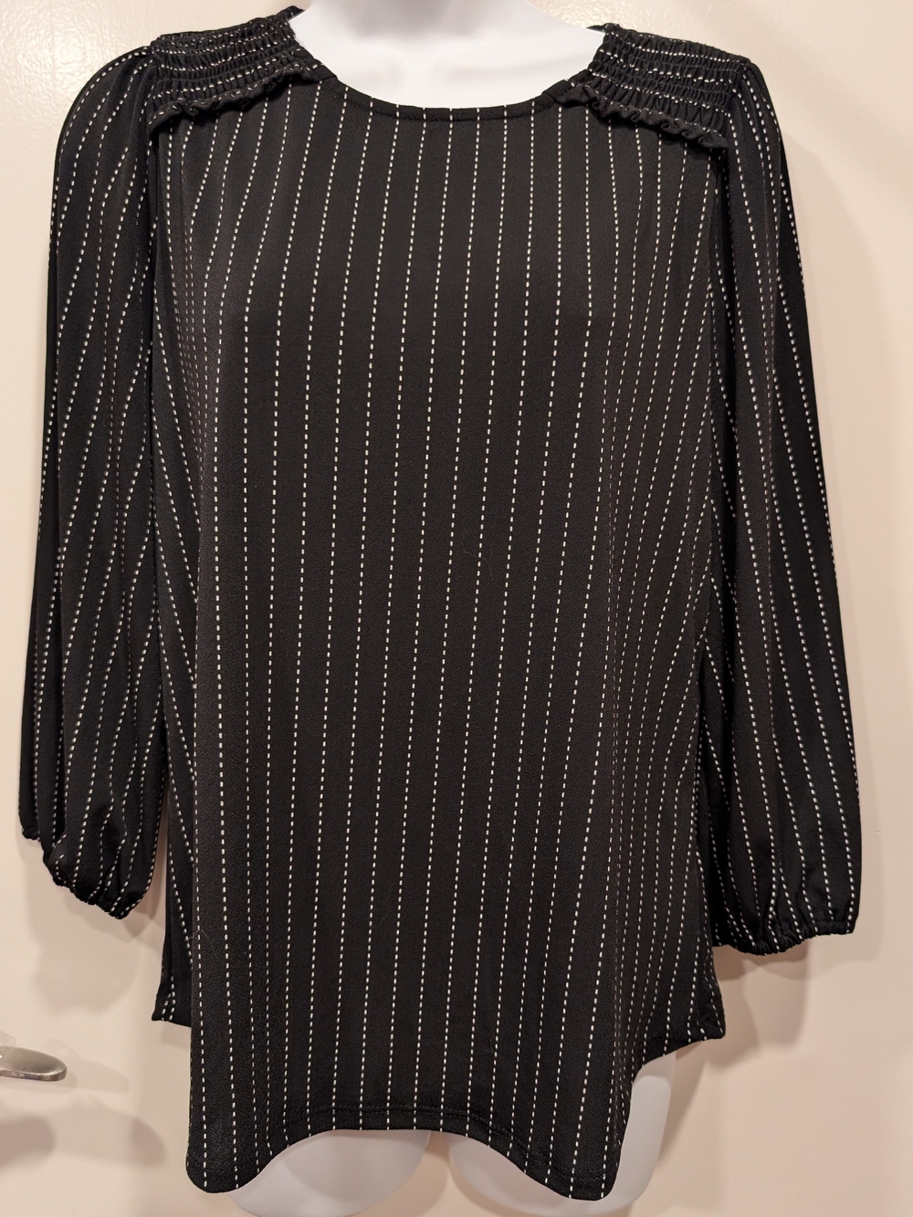 Adrianna Papell Black Pinstripe 3/4 Sleeve Blouse Women's M BRAND NEW NEVER WORN